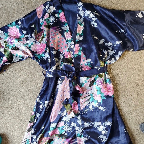 Japanese Robe - Picture 3 of 5